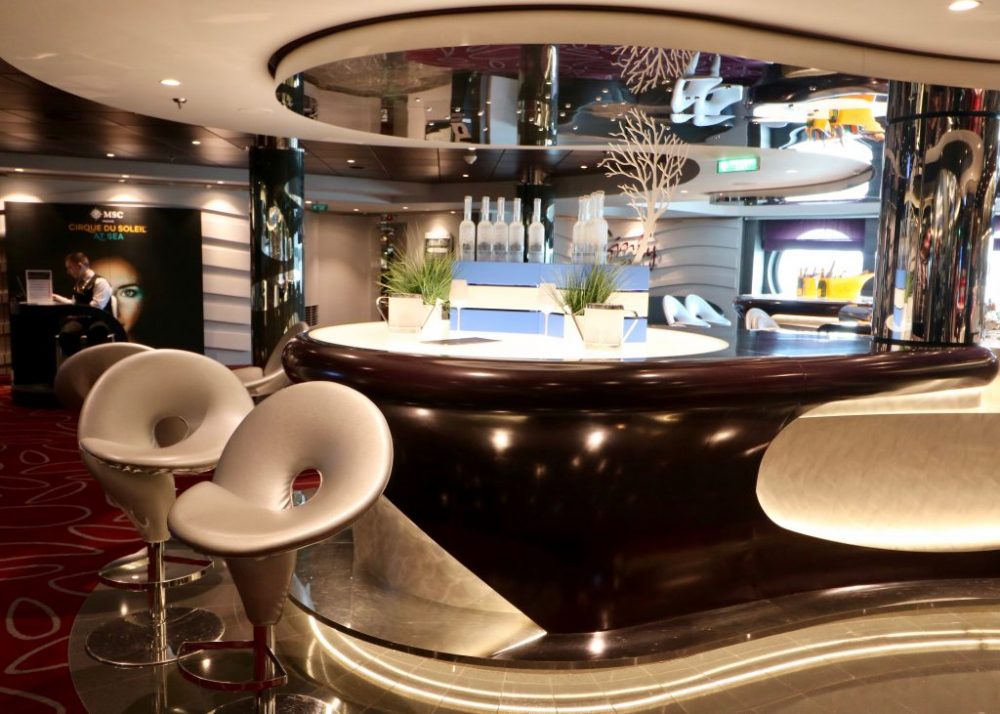 Meraviglia Infinity atrium bar