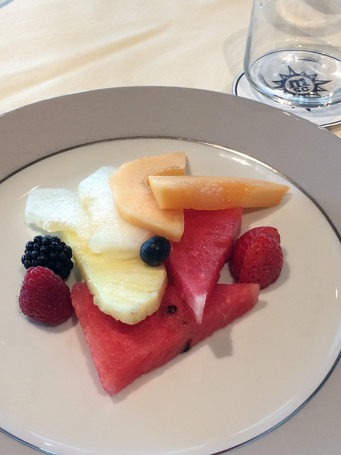 vegan dessert fruit plate Yacht Club Meraviglia review